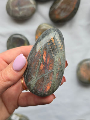 Labradorite Outcast- Large