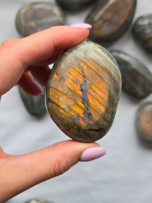 Labradorite Outcast- Large